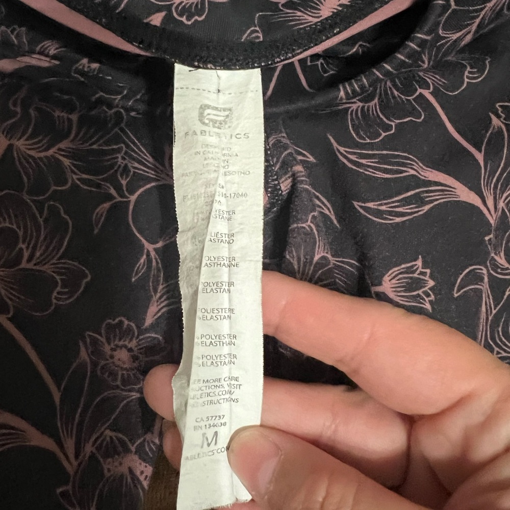 Bundle Deal. 6 Woman’s Size Medium Bundle Of Fabl… - image 8